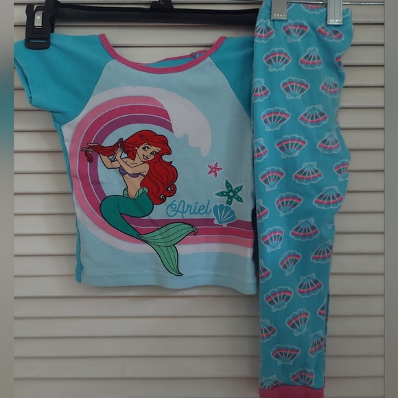 ⭐️ 3/$30 Little Mermaid 3T pajama set,  short sleeve - Picture 12 of 12